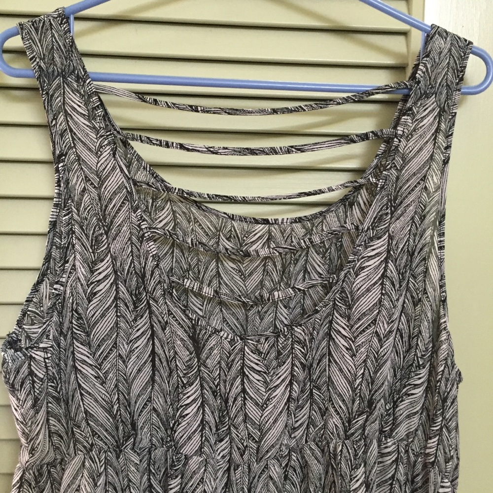 Torrid Top with Feather Pattern Black plus size 1 - Picture 11 of 14